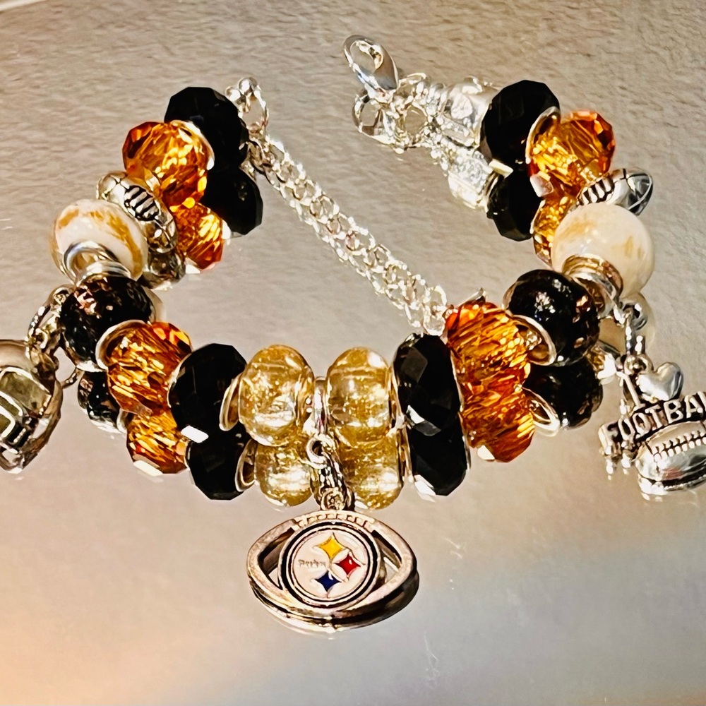 Pittsburgh Steelers beaded charm bracelet